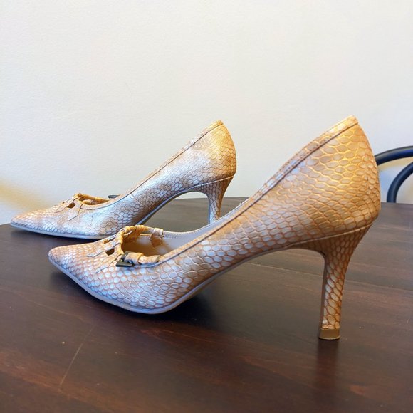 Le Chateau Tan Heels - Picture 3 of 7